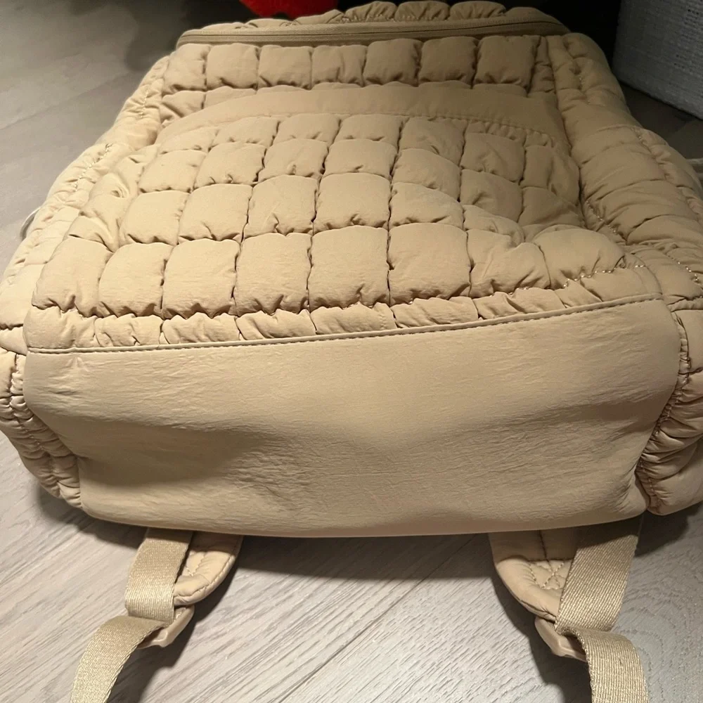 New without tags: Universal Threads Puffer Bagpack in Tan. MSRP $40 - Picture 5 of 7